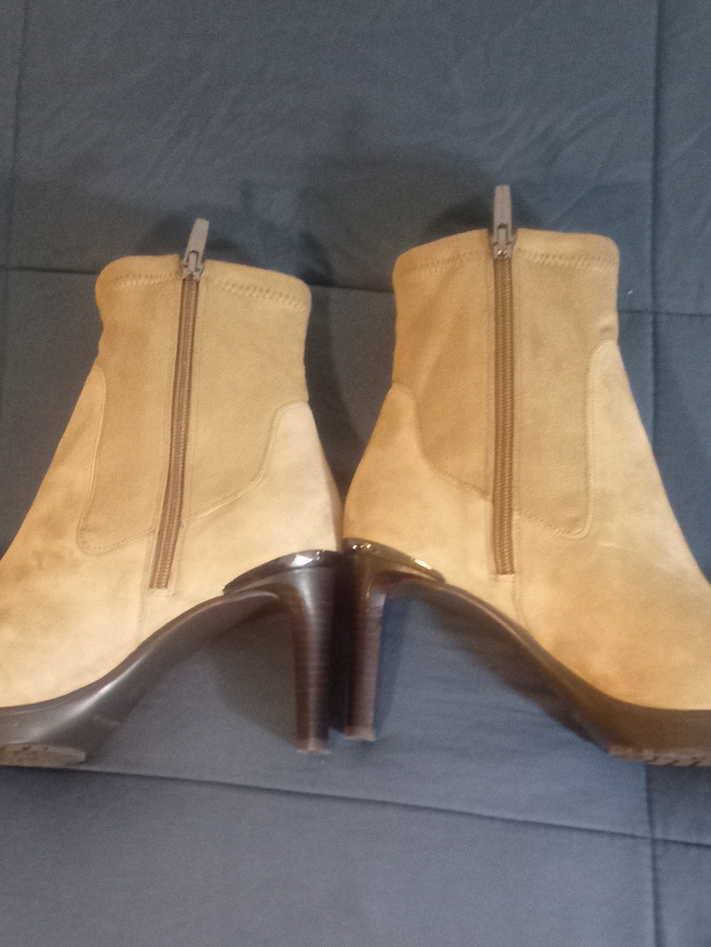 Donald Pliner Italia Suede Stretch Ankle Stiletto Heel Boots US 9 1/2 Biscotti